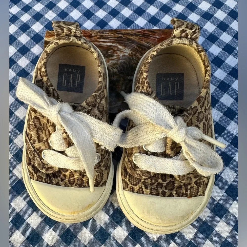 Baby Gap Toddler Low Top Sneakers - size 3
